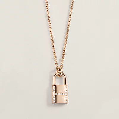 ˇGilded EraˇHM ADVANCED NICHE LOCK HEAD NECKLACE DIAMONDS
