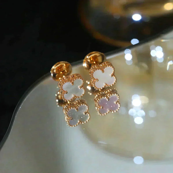 ˇGilded EraˇCLOVER MINI 9.5MM WHITE MOP EARRINGS