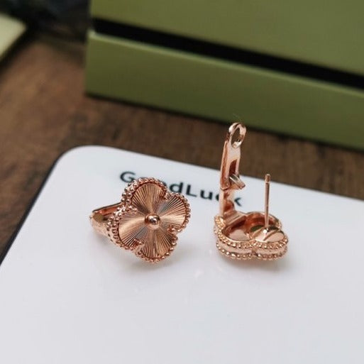 ˇGilded EraˇCLOVER MEDIUM STUD EARRINGS