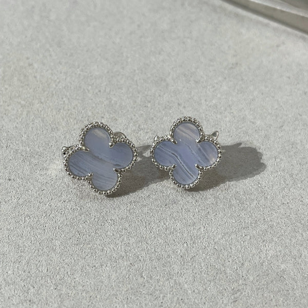 ˇGilded EraˇCLOVER CHALCEDONY SILVER STUD EARRINGS