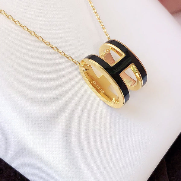ˇGilded EraˇHM CLIC BLACK ENAMEL GOLD NECKLACE