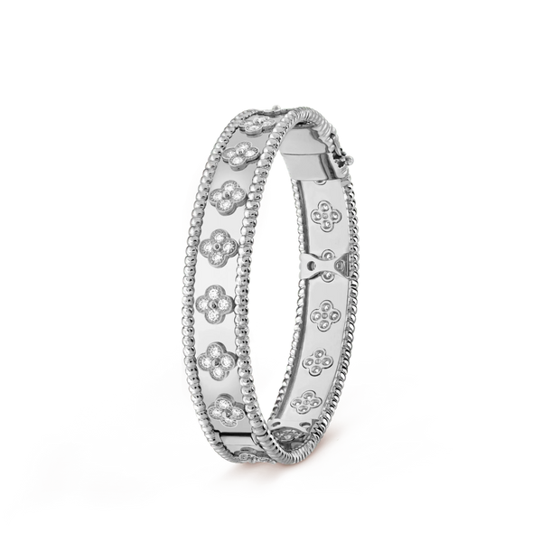 ˇGilded EraˇCLOVER BRACELET 8MM DIAMONDS